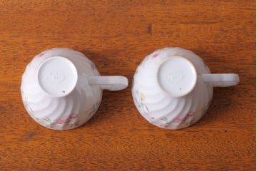 アンティーク雑貨　イギリスビンテージ　JOHNSON BROTHERS(ジョンソン・ブラザーズ)SUMMER CHINTZ(サマーチンツ)シリーズ カップ&ソーサー・皿など6点(洋食器)