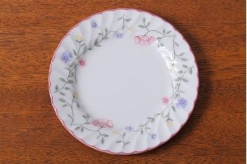 アンティーク雑貨　イギリスビンテージ　JOHNSON BROTHERS(ジョンソン・ブラザーズ)SUMMER CHINTZ(サマーチンツ)シリーズ カップ&ソーサー・皿など6点(洋食器)