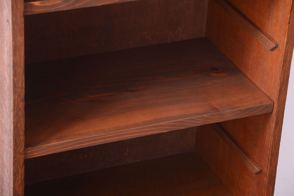 アンティーク家具　アンティーク　引き出し付き!古い木製の縦型飾り棚(本棚)