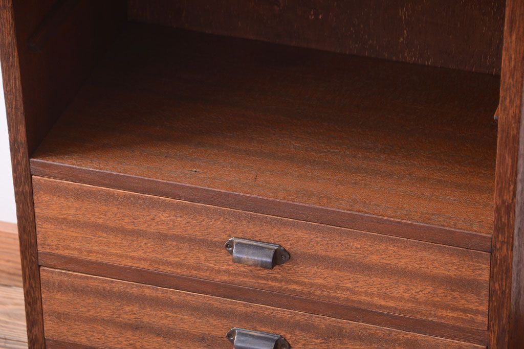 アンティーク家具　アンティーク　引き出し付き!古い木製の縦型飾り棚(本棚)