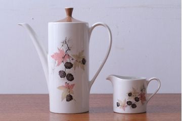 イギリスビンテージ　MYOTT(ミヨット)　Pineconesシリーズ　ティーポット・クリーマー2点(洋食器)