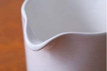 イギリスビンテージ　MYOTT(ミヨット)　Pineconesシリーズ　ティーポット・クリーマー2点(洋食器)
