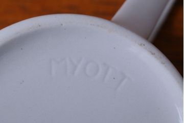 イギリスビンテージ　MYOTT(ミヨット)　Pineconesシリーズ　ティーポット・クリーマー2点(洋食器)