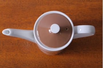 イギリスビンテージ　MYOTT(ミヨット)　Pineconesシリーズ　ティーポット・クリーマー2点(洋食器)