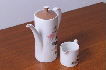 イギリスビンテージ　MYOTT(ミヨット)　Pineconesシリーズ　ティーポット・クリーマー2点(洋食器)