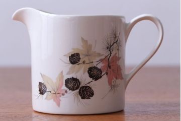 イギリスビンテージ　MYOTT(ミヨット)　Pineconesシリーズ　ティーポット・クリーマー2点(洋食器)