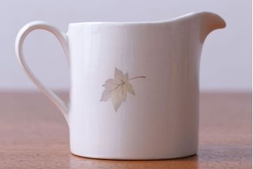 イギリスビンテージ　MYOTT(ミヨット)　Pineconesシリーズ　ティーポット・クリーマー2点(洋食器)