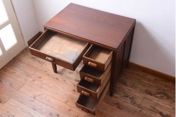 レトロ家具　和製アンティーク　小ぶりで可愛いレトロな木製デスク(片袖机)