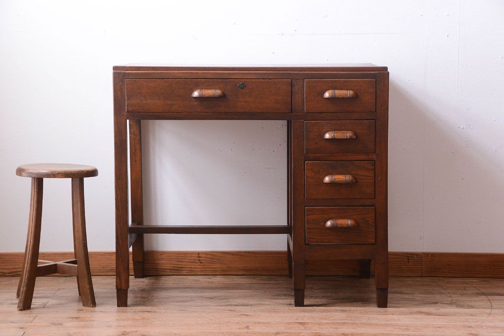 レトロ家具　和製アンティーク　小ぶりで可愛いレトロな木製デスク(片袖机)