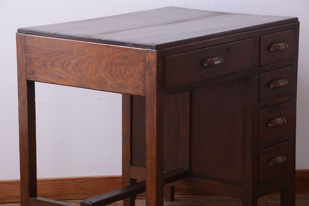 レトロ家具　和製アンティーク　小ぶりで可愛いレトロな木製デスク(片袖机)