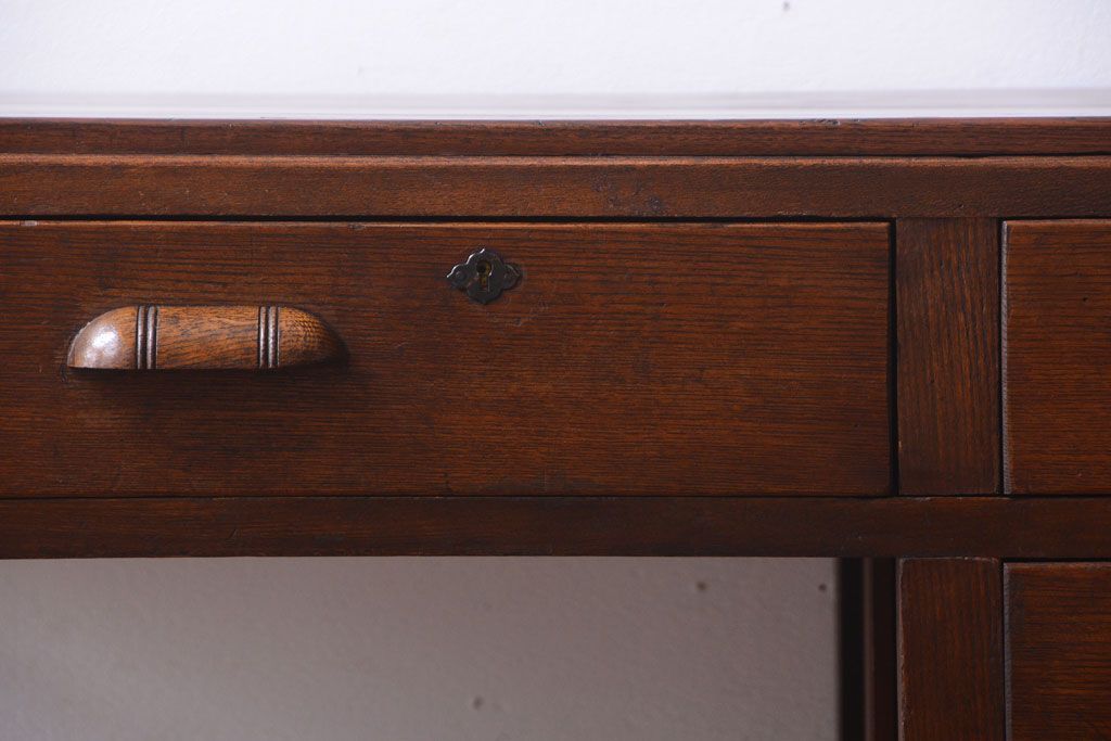 レトロ家具　和製アンティーク　小ぶりで可愛いレトロな木製デスク(片袖机)