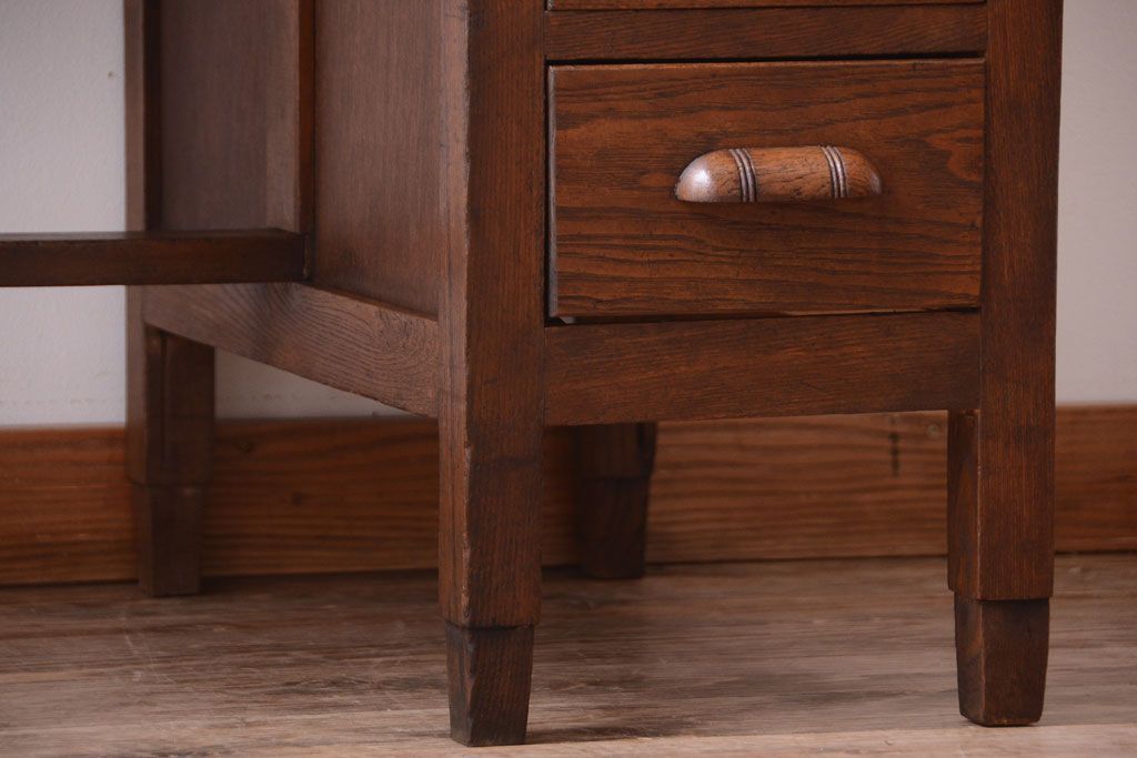 レトロ家具　和製アンティーク　小ぶりで可愛いレトロな木製デスク(片袖机)