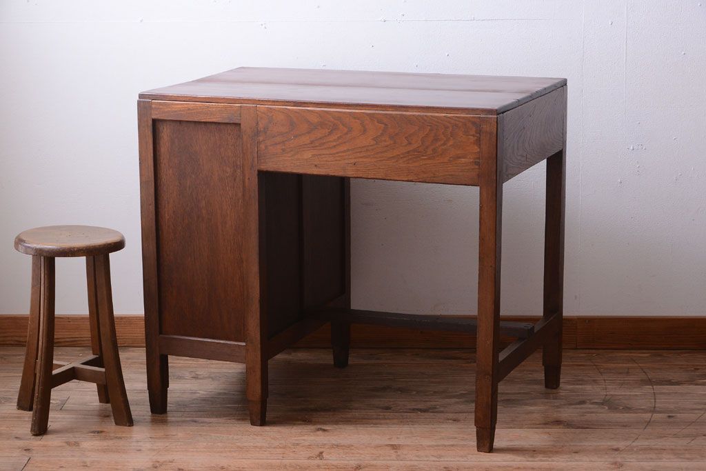 レトロ家具　和製アンティーク　小ぶりで可愛いレトロな木製デスク(片袖机)