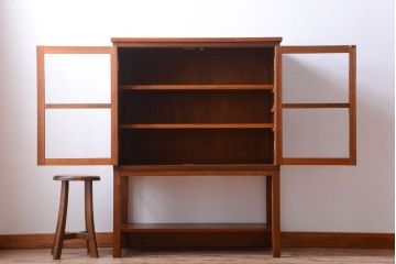 レトロ家具　昭和レトロ　古い木製の高脚付きアンティークキャビネット(収納棚)