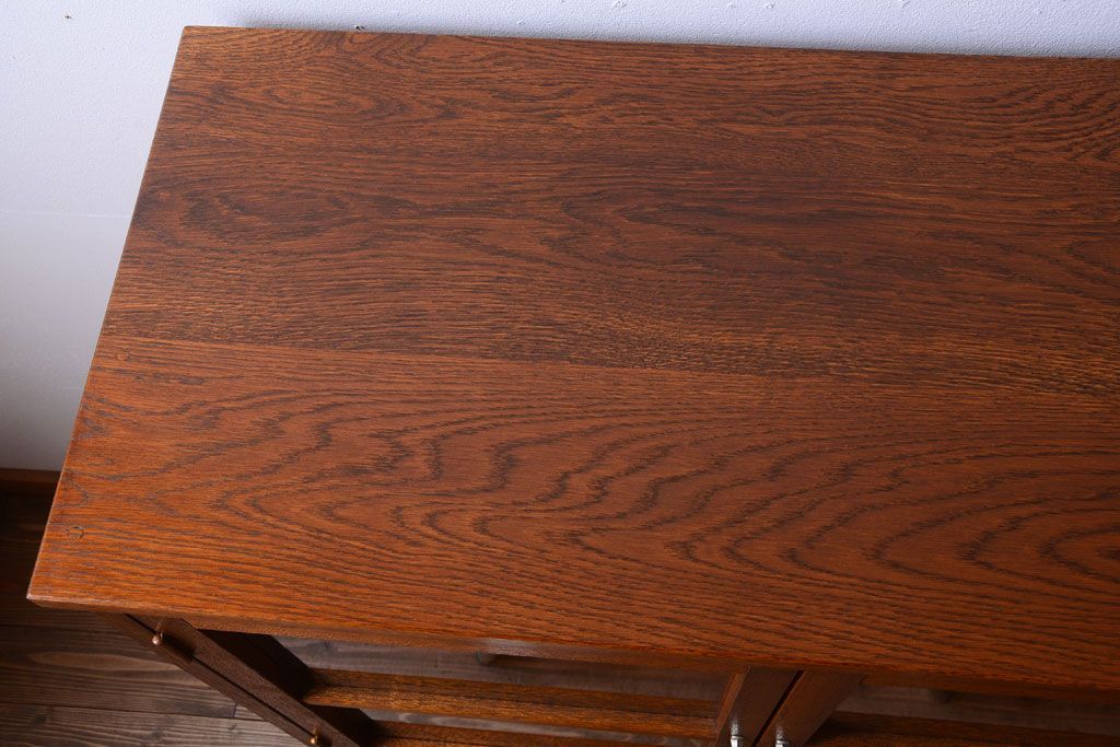 レトロ家具　昭和レトロ　古い木製の高脚付きアンティークキャビネット(収納棚)