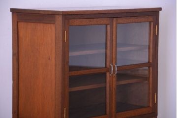 レトロ家具　昭和レトロ　古い木製の高脚付きアンティークキャビネット(収納棚)