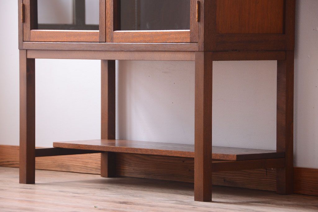 レトロ家具　昭和レトロ　古い木製の高脚付きアンティークキャビネット(収納棚)