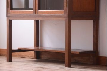 レトロ家具　昭和レトロ　古い木製の高脚付きアンティークキャビネット(収納棚)