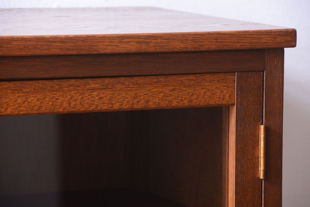 レトロ家具　昭和レトロ　古い木製の高脚付きアンティークキャビネット(収納棚)