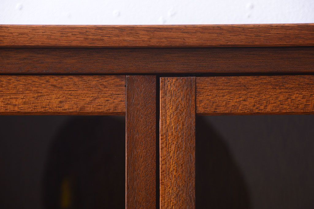 レトロ家具　昭和レトロ　古い木製の高脚付きアンティークキャビネット(収納棚)