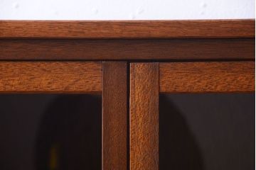 レトロ家具　昭和レトロ　古い木製の高脚付きアンティークキャビネット(収納棚)