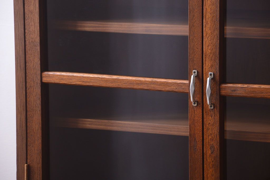 レトロ家具　昭和レトロ　古い木製の高脚付きアンティークキャビネット(収納棚)