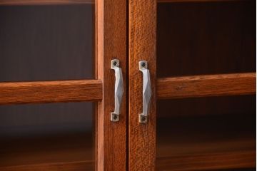 レトロ家具　昭和レトロ　古い木製の高脚付きアンティークキャビネット(収納棚)