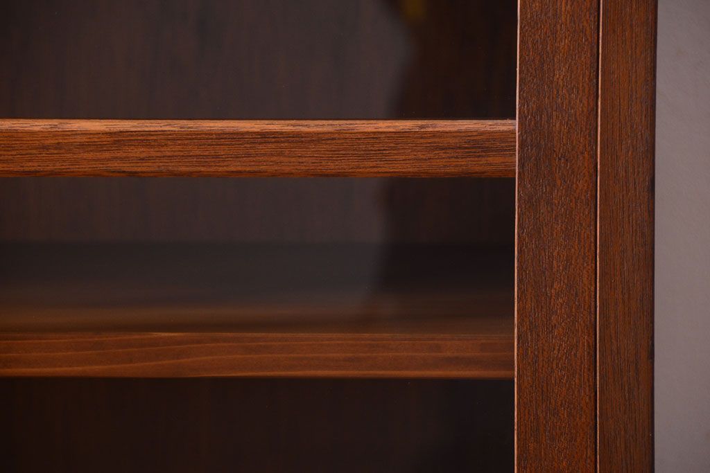 レトロ家具　昭和レトロ　古い木製の高脚付きアンティークキャビネット(収納棚)