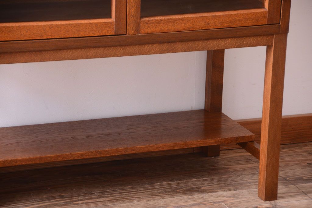 レトロ家具　昭和レトロ　古い木製の高脚付きアンティークキャビネット(収納棚)