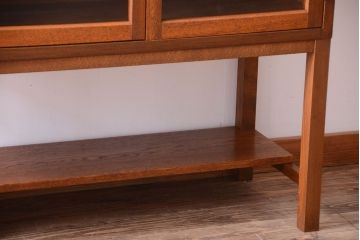 レトロ家具　昭和レトロ　古い木製の高脚付きアンティークキャビネット(収納棚)