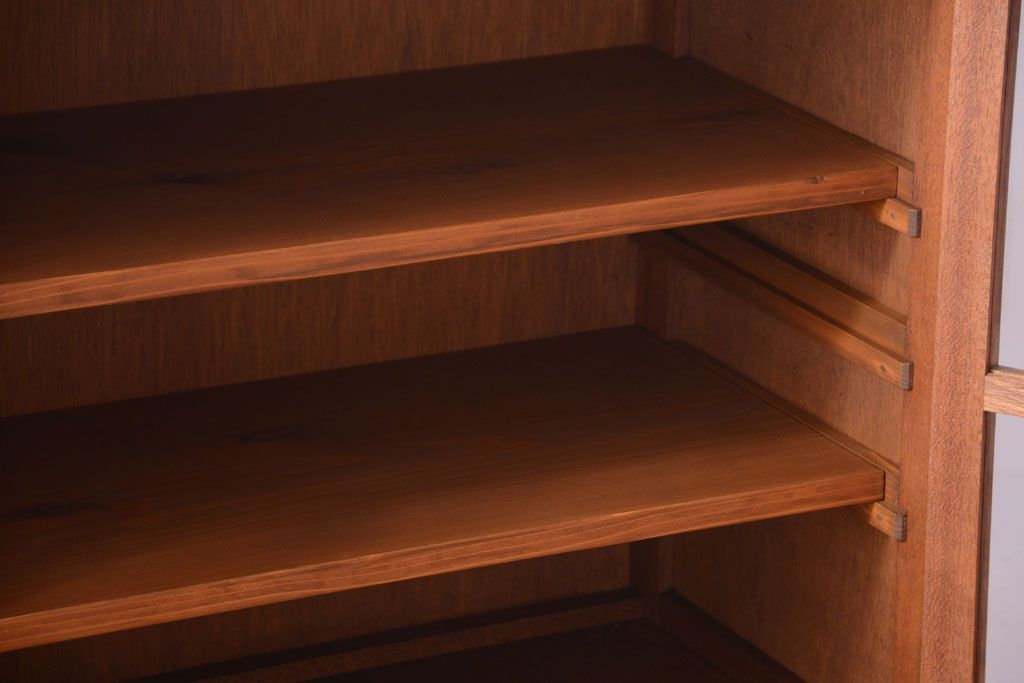 レトロ家具　昭和レトロ　古い木製の高脚付きアンティークキャビネット(収納棚)