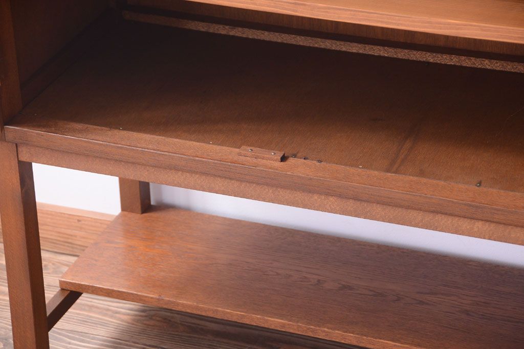 レトロ家具　昭和レトロ　古い木製の高脚付きアンティークキャビネット(収納棚)