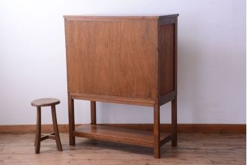 レトロ家具　昭和レトロ　古い木製の高脚付きアンティークキャビネット(収納棚)