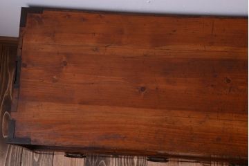 アンティーク家具　古民具・骨董　シンプルな丸金具のアンティーク時代箪笥ローボード