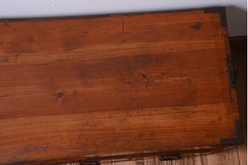 アンティーク家具　古民具・骨董　シンプルな丸金具のアンティーク時代箪笥ローボード