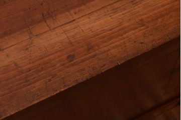 アンティーク家具　古民具・骨董　シンプルな丸金具のアンティーク時代箪笥ローボード