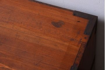 アンティーク家具　古民具・骨董　シンプルな丸金具のアンティーク時代箪笥ローボード