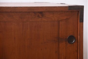 アンティーク家具　古民具・骨董　シンプルな丸金具のアンティーク時代箪笥ローボード
