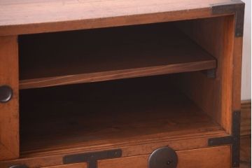 アンティーク家具　古民具・骨董　シンプルな丸金具のアンティーク時代箪笥ローボード