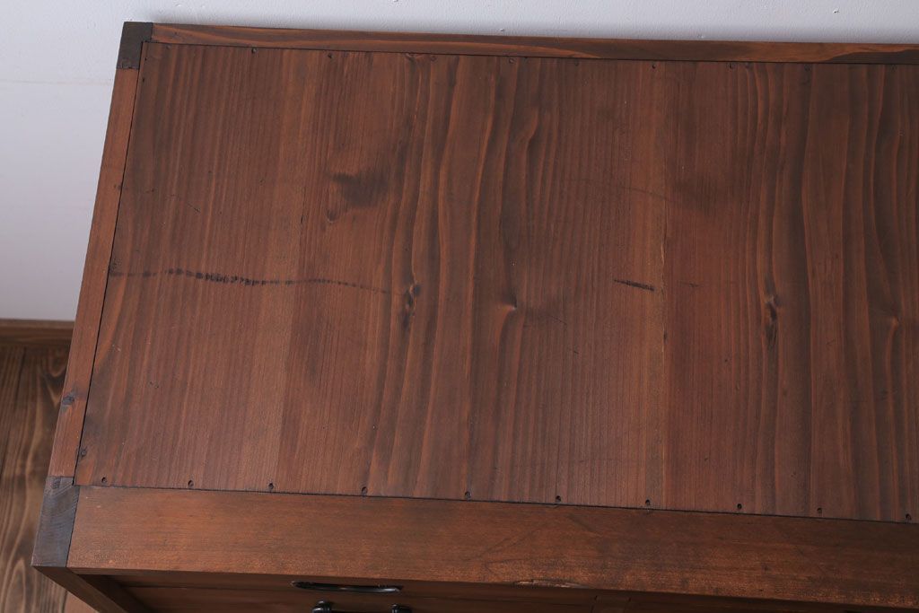 アンティーク家具　和製アンティーク　古い木のシンプルな衣装箪笥