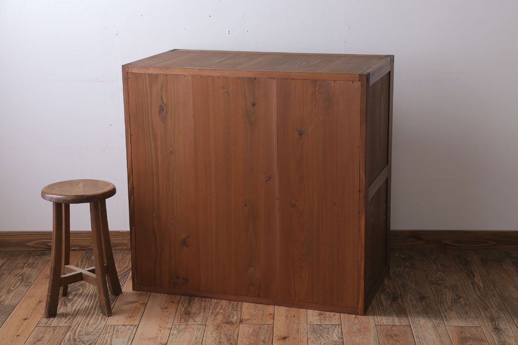 アンティーク家具　和製アンティーク　古い木のシンプルな衣装箪笥