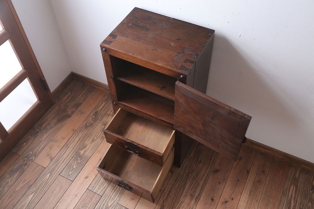 アンティーク家具　古民具・骨董　珍品!上品な金具付きの古い木製金庫箪笥