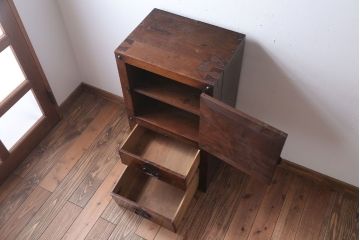 アンティーク家具　古民具・骨董　珍品!上品な金具付きの古い木製金庫箪笥