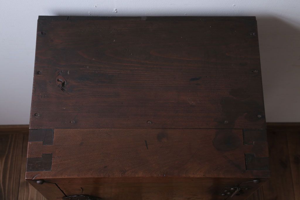 アンティーク家具　古民具・骨董　珍品!上品な金具付きの古い木製金庫箪笥