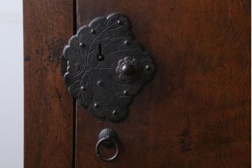 アンティーク家具　古民具・骨董　珍品!上品な金具付きの古い木製金庫箪笥