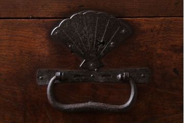 アンティーク家具　古民具・骨董　珍品!上品な金具付きの古い木製金庫箪笥