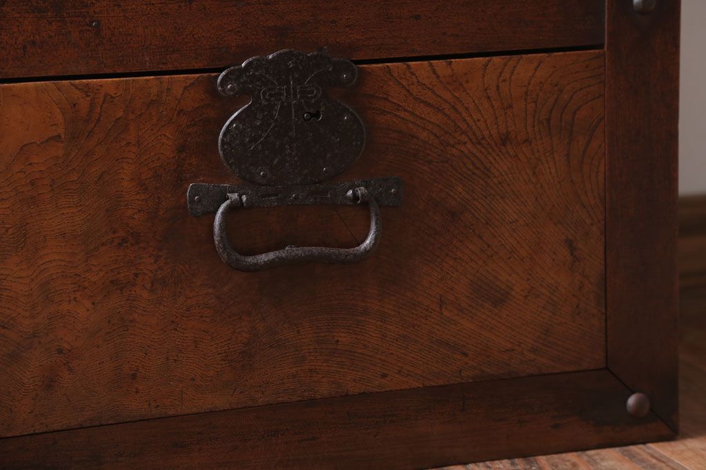 アンティーク家具　古民具・骨董　珍品!上品な金具付きの古い木製金庫箪笥