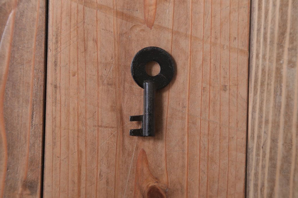 アンティーク家具　古民具・骨董　珍品!上品な金具付きの古い木製金庫箪笥