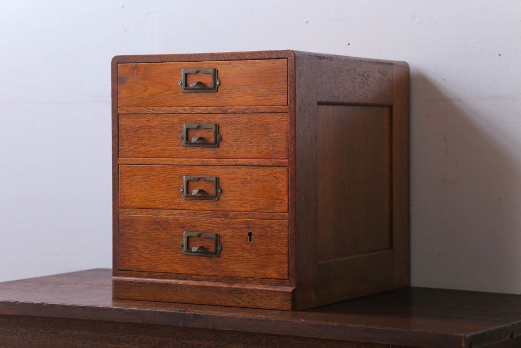 レトロ家具　昭和レトロ　ネームプレート取っ手付き!ナラ材の4杯小引き出し(2)