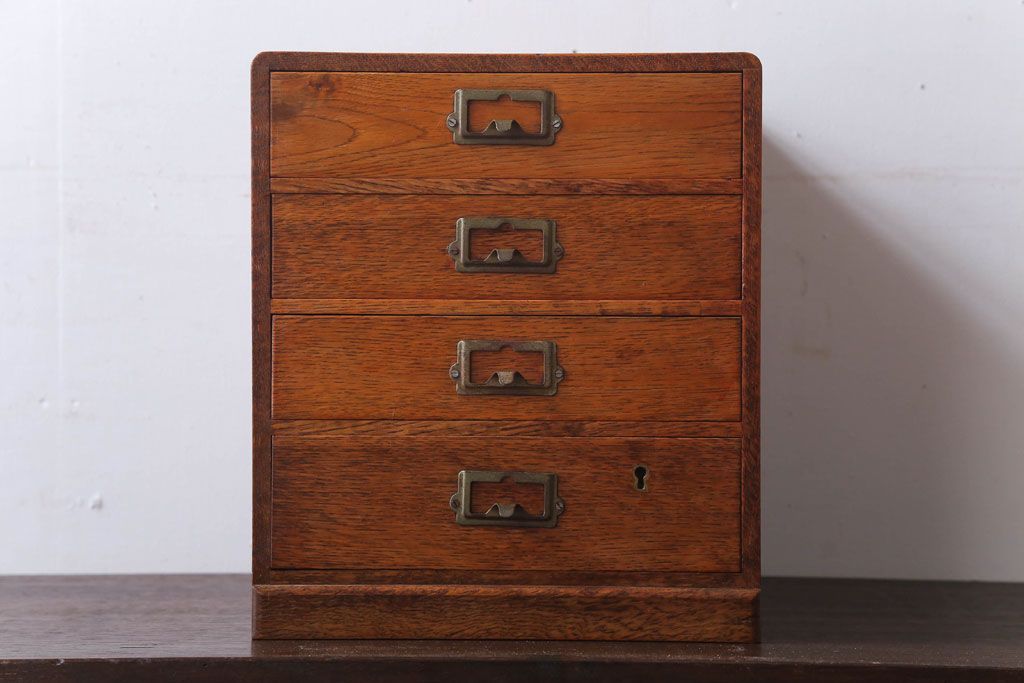 レトロ家具　昭和レトロ　ネームプレート取っ手付き!ナラ材の4杯小引き出し(2)